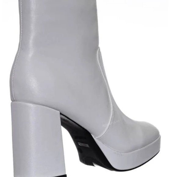 1 LEFT !! WALK MY WAY CHUNKY WHITE BOOTIES - Picture 9 of 10